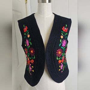 Vintage 1950 Black Wool Felt Floral Embroidery Hungarian Matyo Art Vest Size S-M